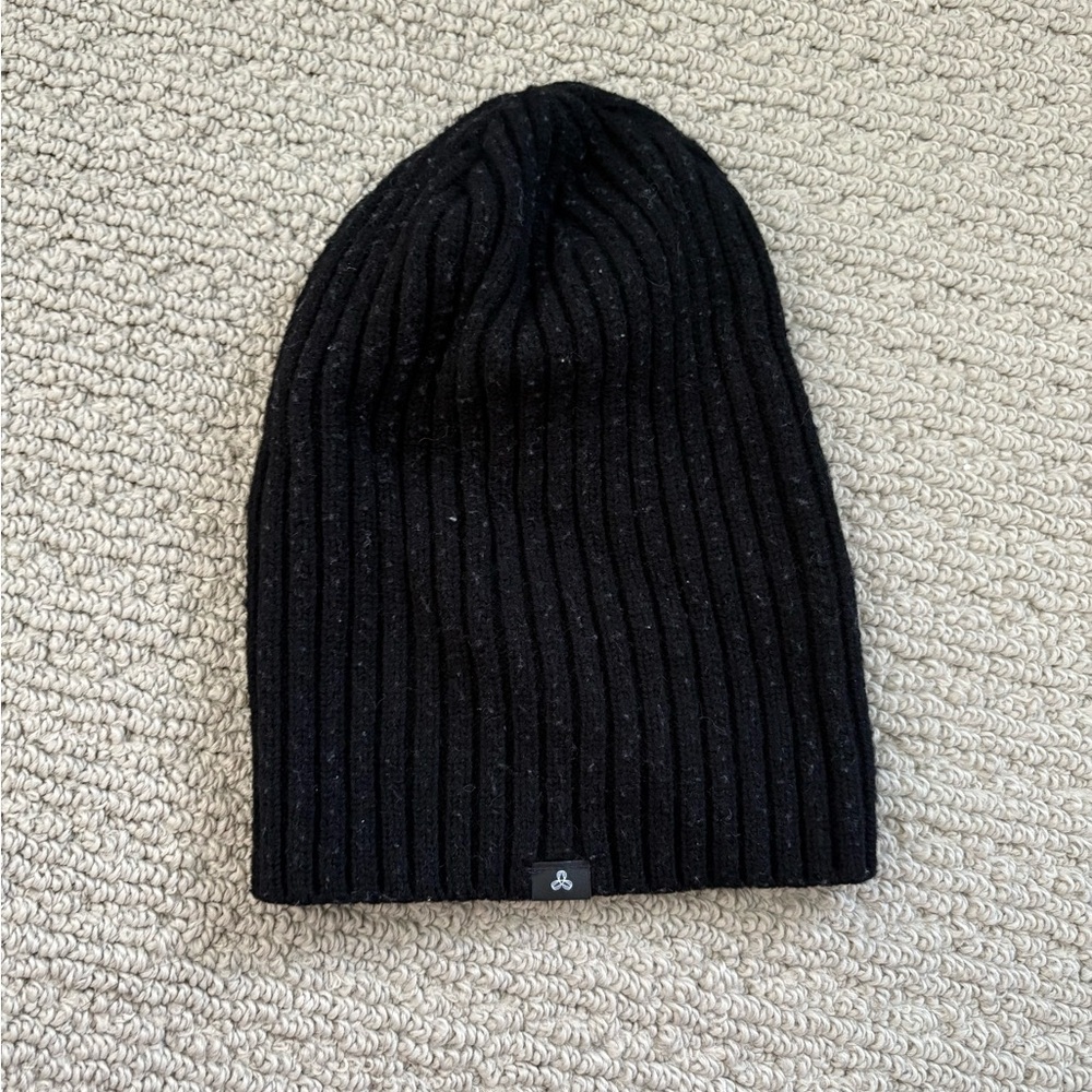 TNA Black Ribbed Knit Beanie